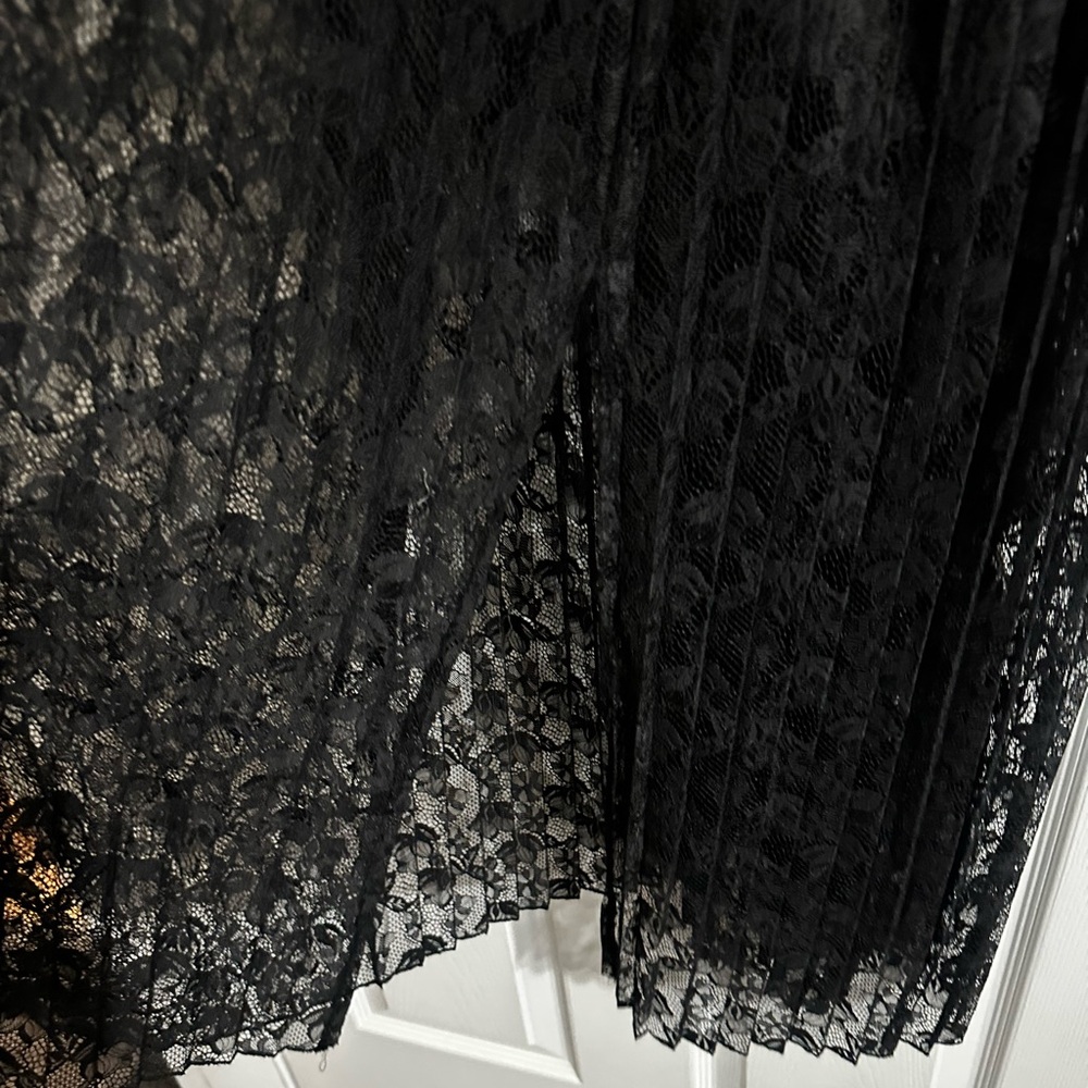 Elegant Black Lace Top - Picture 9 of 11